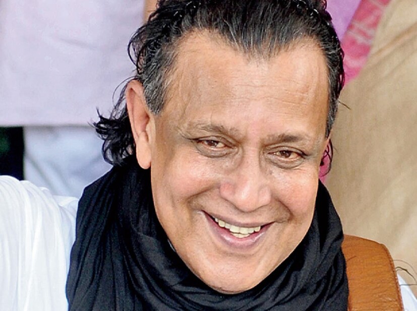 ঘটনায় নাম জড়িয়েছে মিঠুনের ঘনিষ্ঠ পেশায় আইনজীবী বিমান সরকারেরও। উত্তর কলকাতার চিৎপুর থানায় দু’জনের বিরুদ্ধেই অভিযোগ দায়ের করেছেন ওই দম্পতি। এই প্রেক্ষিতে অভিযোগ খারিজের দাবিতে কলকাতা হাইকোর্টের দ্বারস্থ হয়েছেন মিঠুন।