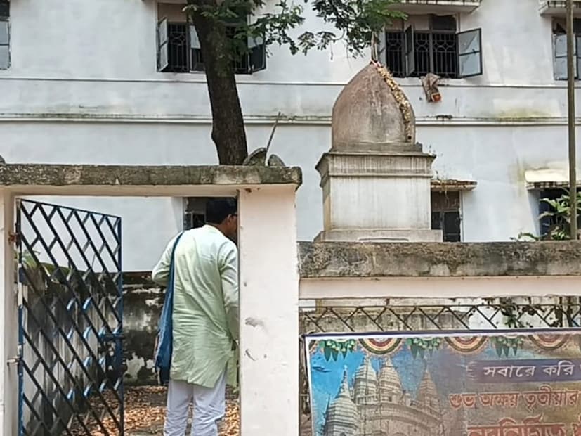 স্থানীয় ইতিহাস ও সংস্কৃতি বিষয়ক লেখক-গবেষক গোলকেশনন্দ গোস্বামী বলেন, পটাশপুরের প্রতাপদিঘির ঘটনাটি আমাদের ইতিহাস বইতে সেভাবে জায়গা পায়নি। কিন্তু এর ঐতিহাসিক গুরুত্ব অপরিসীম। রামকৃষ্ণ দাস এবং কার্তিক মিশ্রের মত তরুণরা যে সাহস সেদিন দেখিয়েছিলেন, তা আজকের দিনে কল্পনাতীত। আমি মনে করি, এই বীরদের স্মৃতিকে সঠিকভাবে তুলে ধরা আমাদের নৈতিক দায়িত্ব। নতুন প্রজন্মের কাছে এই ইতিহাস পৌঁছে দিতে পারলে তাঁরা দেশের প্রতি আরও শ্রদ্ধাশীল হবেন। এই স্থানটিকে যথাযথ সম্মান দেওয়া উচিত, কারণ এটি শুধু পটাশপুরের নয়, সমগ্র দেশের গর্ব।[ছবি ও তথ্য: মদন মাইতি]