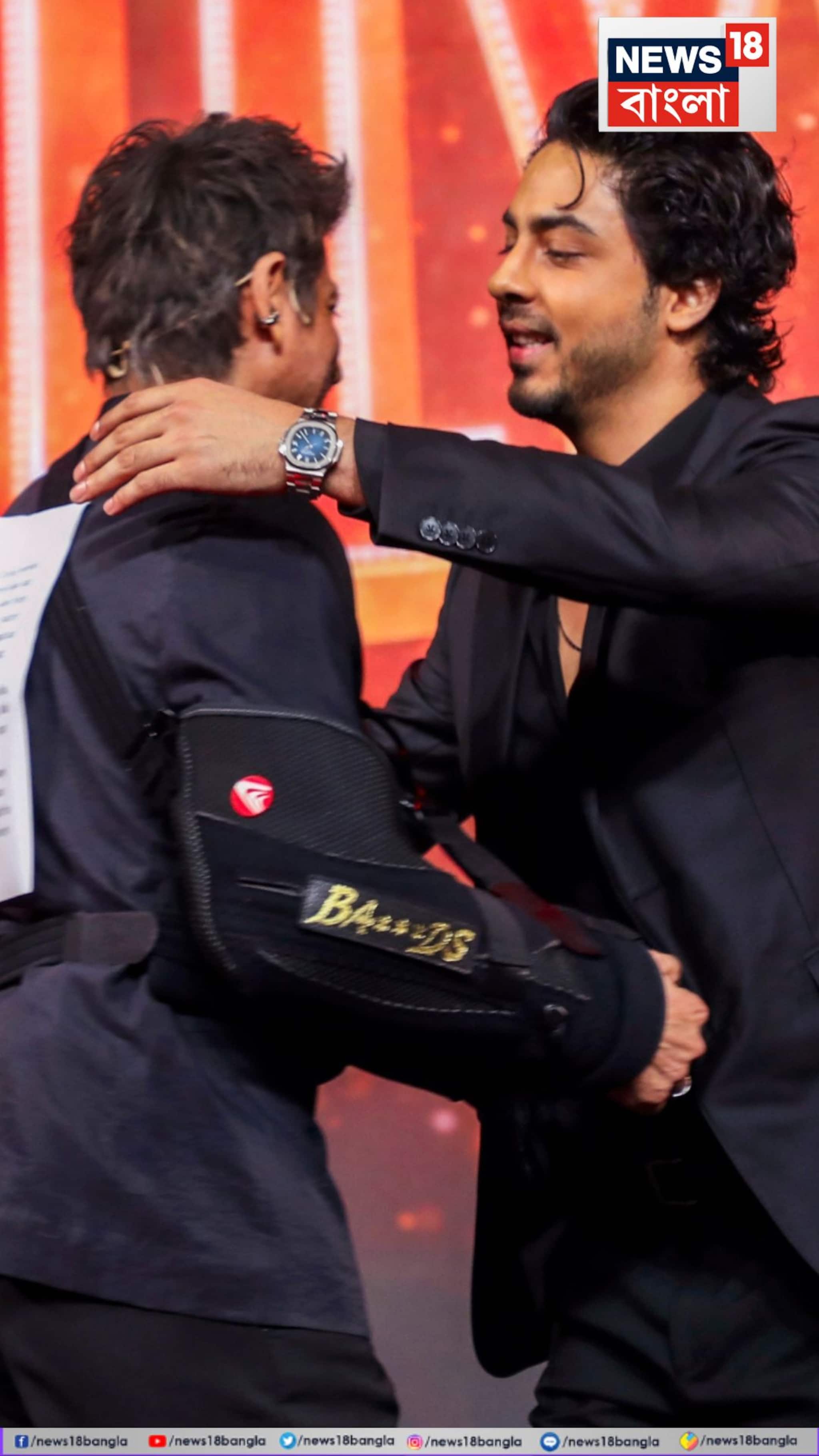 'আমাকে ক্ষমা করবেন…!' শাহরুখের সামনেই এ কী বললেন আরিয়ান!