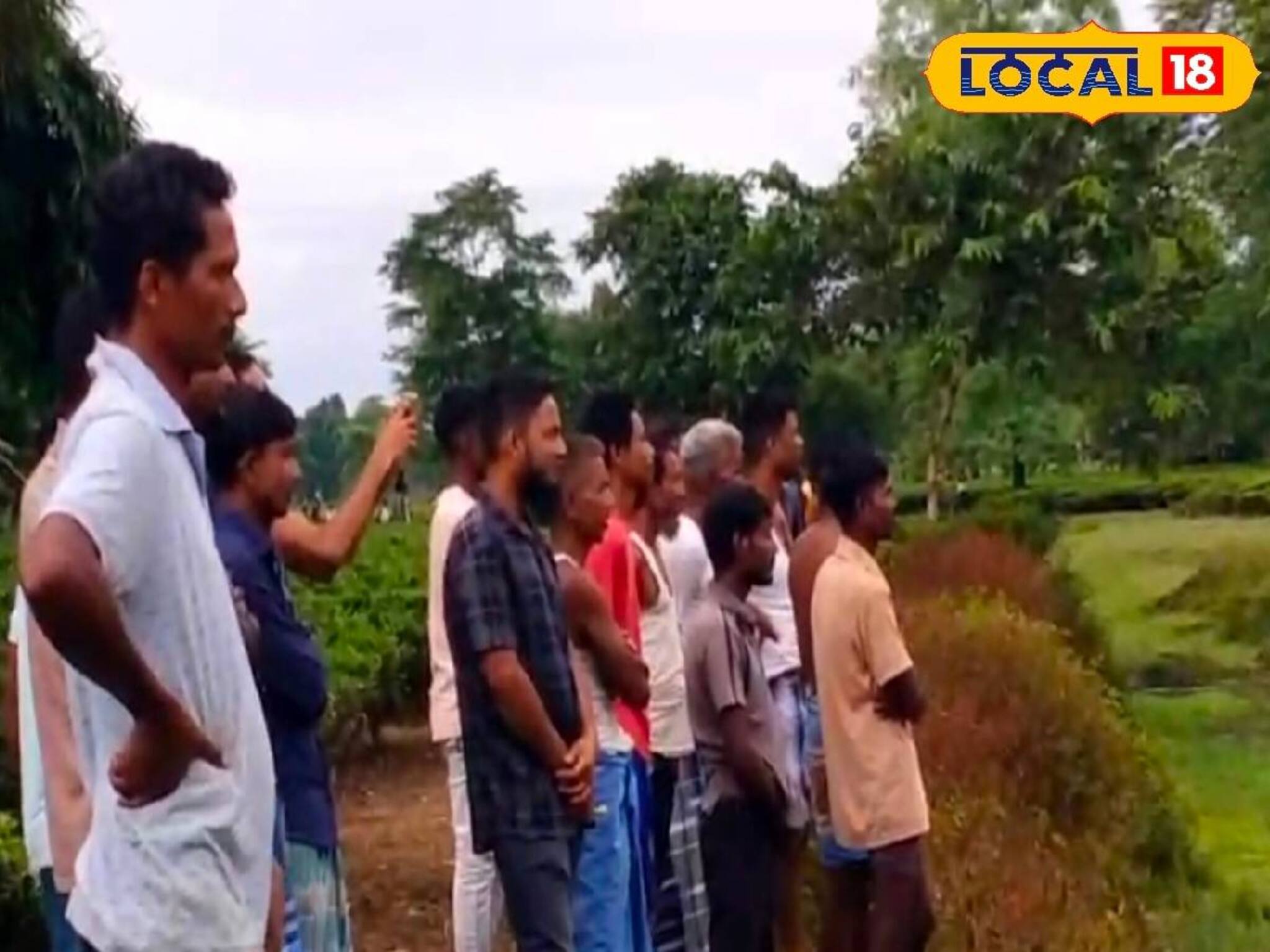 সাতসকালে বন্ধ হয়ে গেল কাজ! চা বাগান দখল করল...! ভয়ে চুপচাপ দাঁড়িয়ে সব দেখলেন শ্রমিকরা