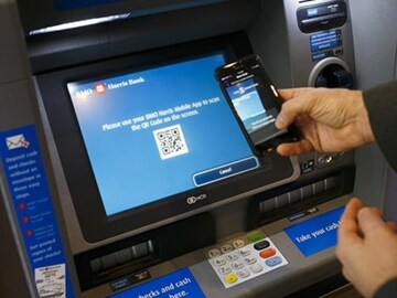 এটিএমে টাকা তুললেও বেরোচ্ছিল না টাকা, কাটা যাচ্ছিল অ্যাকাউন্ট থেকে!চুরির ছক ফাঁস করল পুলিশ