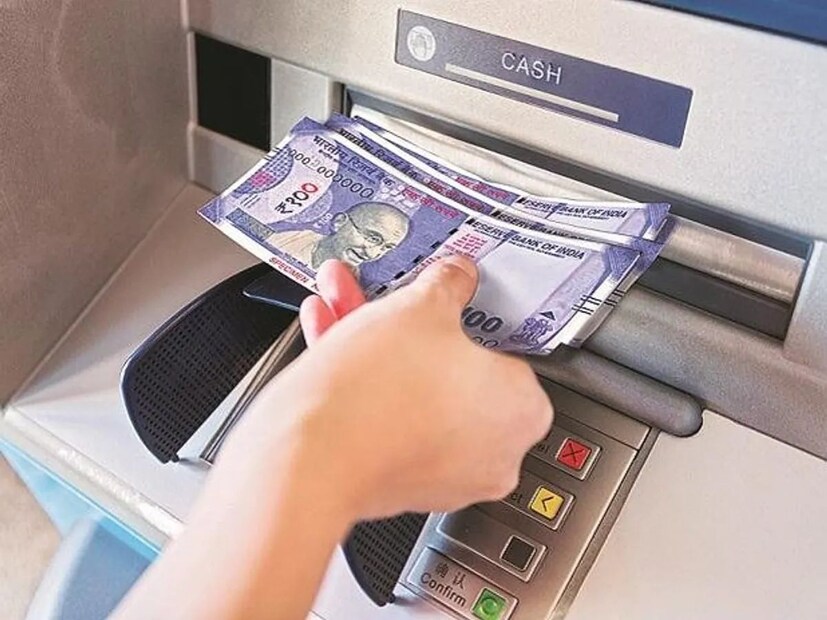 তাহলে কীভাবে প্রতিরোধ করা যাবে ATM প্রতারণা? এটিএম প্রতারণা, বিশেষ করে কার্ড স্কিমিং, ফিশিং, এবং কিপ্যাড ট্যাম্পারিংয়ের মাধ্যমে আর্থিক বড় ক্ষতি হচ্ছে। নিচের সতর্কতাগুলি আপনার এটিএম কার্ড এবং পিনকে সুরক্ষিত রাখতে সাহায্য করবে