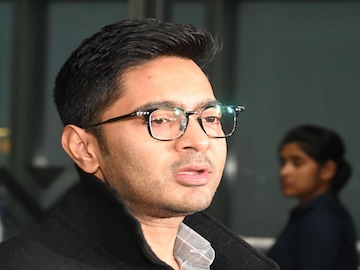 ‘এলাকায় আরও বেশি সময় দিন…’ উত্তরের দুই জেলার জনপ্রতিনিধিদের বার্তা অভিষেকের
