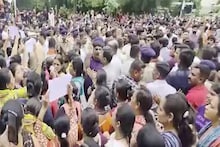 ক্লাস ৯-র পড়ুয়া বাঁচতে দিল না ক্লাস ১০র ছাত্রকে,ছু*রি মেরে কু*পিয়ে খুন,স্কুলে তুলকালাম
