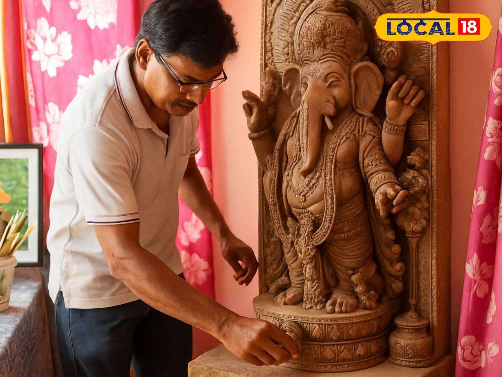 খবরের কাগজ দিয়ে ৩ ফুটের গণপতি! বিশ্বে এই প্রথম? তাক লাগালেন নবদ্বীপের শিল্পী