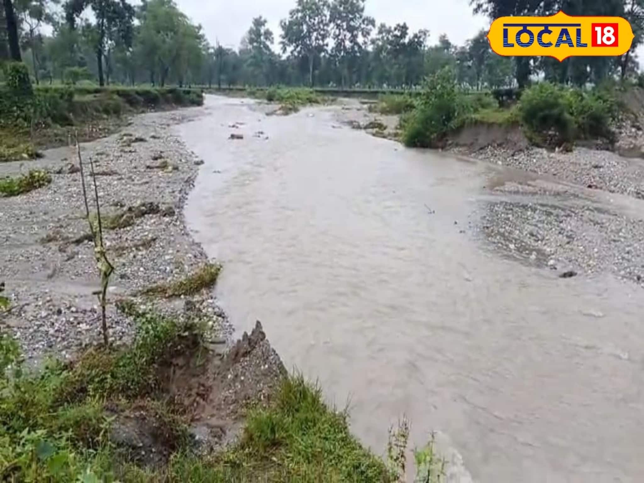 একনাগাড়ে মুষলধারে বৃষ্টি! বিপদসীমা ছাড়িয়ে কালজানির জল ভাসাচ্ছে ঘরবাড়ি