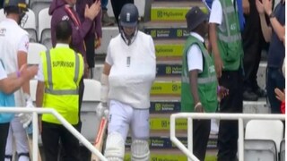 ক্রিস ওকসের দারুণ নজির, ভাঙা হাতে নামলেন দেশের জন্য Photo Courtesy- X Account Video Grab ক্রিস ওকসের দারুণ নজির, ভাঙা হাতে নামলেন দেশের জন্য Photo Courtesy- X Account Video Grab