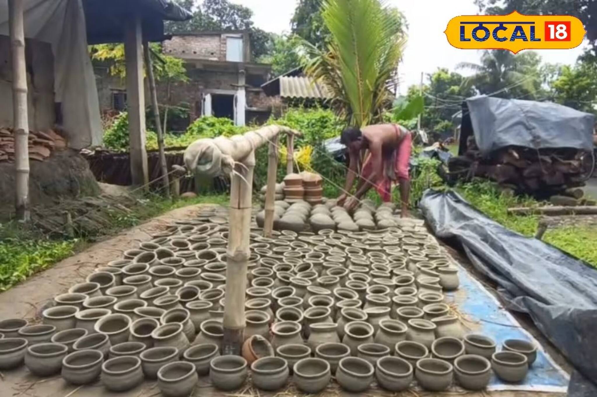 এবার কি মাটির ঘট-প্রদীপ ছাড়াই হবে পুজো! আকাশ ভাঙা বৃষ্টিতে সময়ে পাওয়া নিয়ে সংশয়