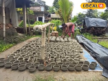 এবার কি মাটির ঘট-প্রদীপ ছাড়াই হবে পুজো! আকাশ ভাঙা বৃষ্টিতে সময়ে পাওয়া নিয়ে সংশয় এবার কি মাটির ঘট-প্রদীপ ছাড়াই হবে পুজো! আকাশ ভাঙা বৃষ্টিতে সময়ে পাওয়া নিয়ে সংশয়