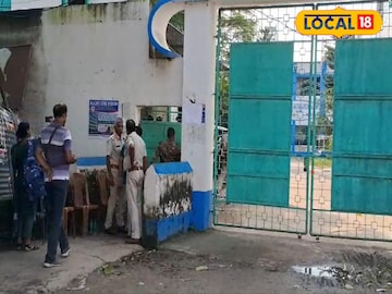 শৌচালয়ে লুকিয়ে ভুয়ো ভোটারের দল! মালদহের সমবায় ভোট ঘিরে তৃণমূলের সঙ্গে বিজেপি কর্মীদের হাতাহাতি, হট্টগোল! পুলিশের ভূমিকা নিয়ে প্রশ্ন শৌচালয়ে লুকিয়ে ভুয়ো ভোটারের দল! মালদহের সমবায় ভোট ঘিরে তৃণমূলের সঙ্গে বিজেপি কর্মীদের হাতাহাতি, হট্টগোল! পুলিশের ভূমিকা নিয়ে প্রশ্ন