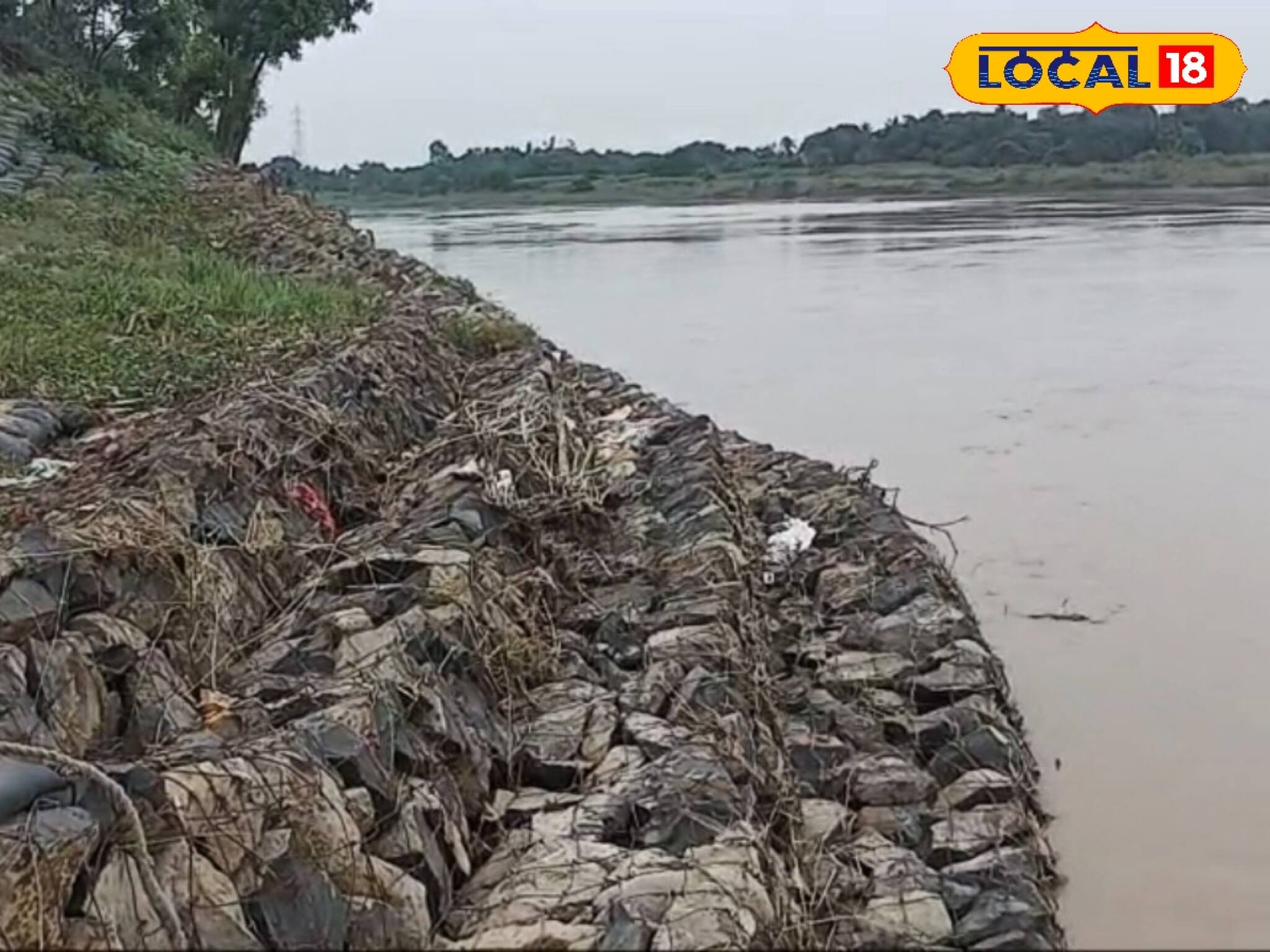 ঠিকাদারদের দায়সারা কাজ! মাশুল গুনতে হচ্ছে কেতুগ্রামের নিরীহ গ্রামবাসীদের