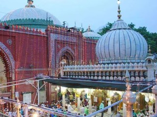 নিজামুদ্দিন দরগা এলাকায় ধসে পড়ল স্তূপ 