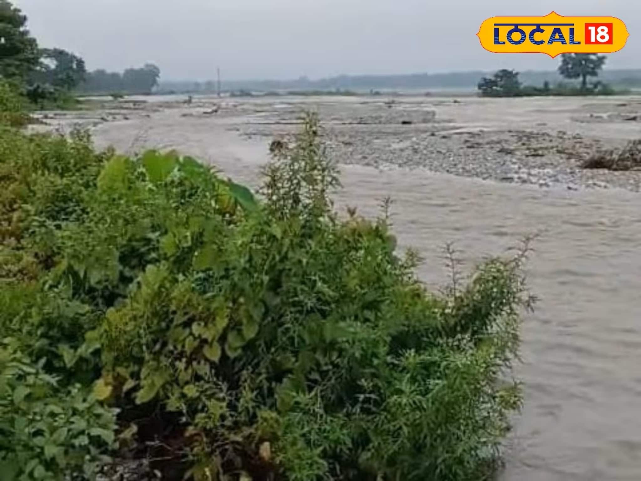 এখানে বৃষ্টি পড়লেই হামলে ঢুকে পড়ে হাতি! আম ও ছালা দুই যাওয়ার জোগাড়