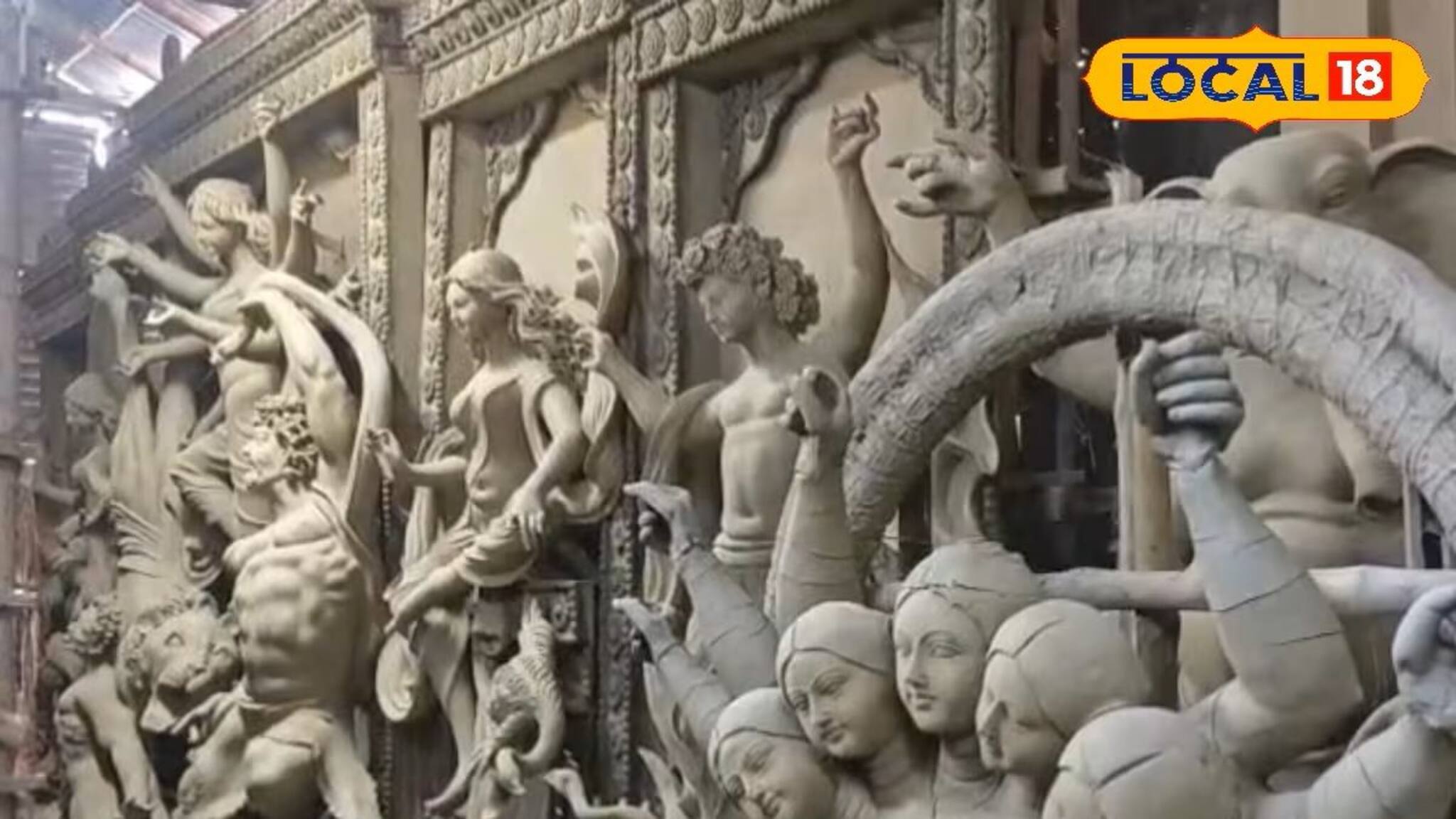 প্লাস্টিক ত্রিপলের ভরসায় দুর্গতিনাশিনী! অতিরিক্ত বৃষ্টিতে বেকায়দায় প্রতিমা শিল্পীরা