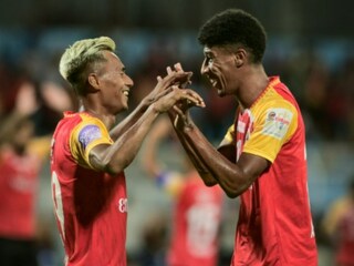 লিগ চ্যাম্পিয়ন হওয়ার দৌড়ে ইস্টবেঙ্গল