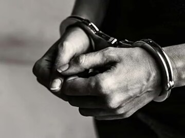 যাদবপুরের সুলেখা মোড়ে ধরা পড়ল ‘ভুয়ো’ পুলিশ