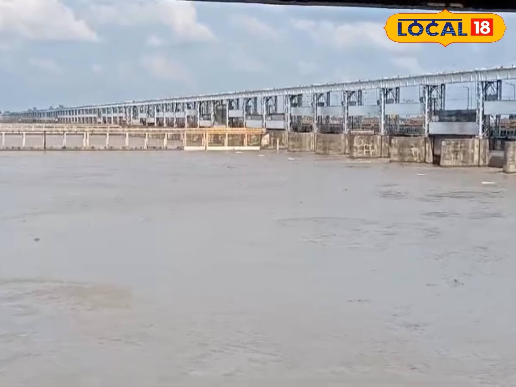 যেকোনও সময় খুলে দেওয়া হতে পারে ফারাক্কা ব্যারেজের সব গেট! পদ্মায় যেতে বারণ