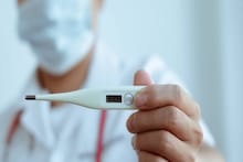 সিজন চেঞ্জের জ্বরে সবসময় অ্যান্টিবায়োটিক নয়, আয়ুর্বেদিক উপায়ও আছে! বিশেষজ্ঞের কথা চমকে দেবে