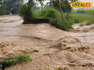 পুনর্ভবা নদীর বাঁধ ভেঙে প্লাবিত গঙ্গারামপুর