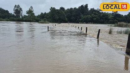 সুবর্ণরেখা নদী ও ডুলুং নদীর জলস্তর বেড়েছে। ফাইল ছবি সুবর্ণরেখা নদী ও ডুলুং নদীর জলস্তর বেড়েছে। ফাইল ছবি