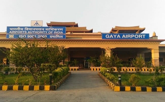 প্রসঙ্গত, International Air Transport Association (IATA)-র নীতি অনুযায়ীই পৃথিবীর সমস্ত বিমানবন্দরের কোডনেম রয়েছে। বাণিজ্যিক বিমান পরিষেবার কথা মাথায় রেখেই কোডনেমের প্রচলন করা হয়েছে । আইএটিএ-র বিধি অনুযায়ী, অস্বাভাবিক পরিস্থিতি ছাড়া বিমানবন্দরের কোডনেম পাল্টানো যায় না।