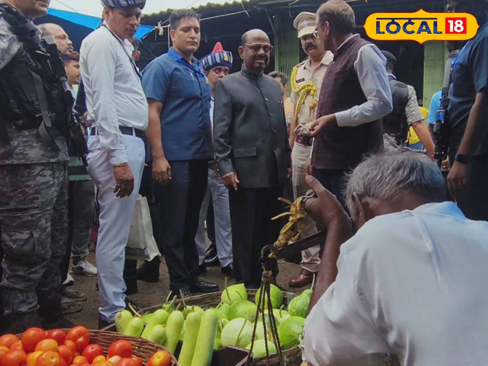 বেনাচিতি বাজারে হাজির খোদ রাজ্যপাল! হঠাৎ কী হল? অবাক ব্যবসায়ী-ক্রেতারা