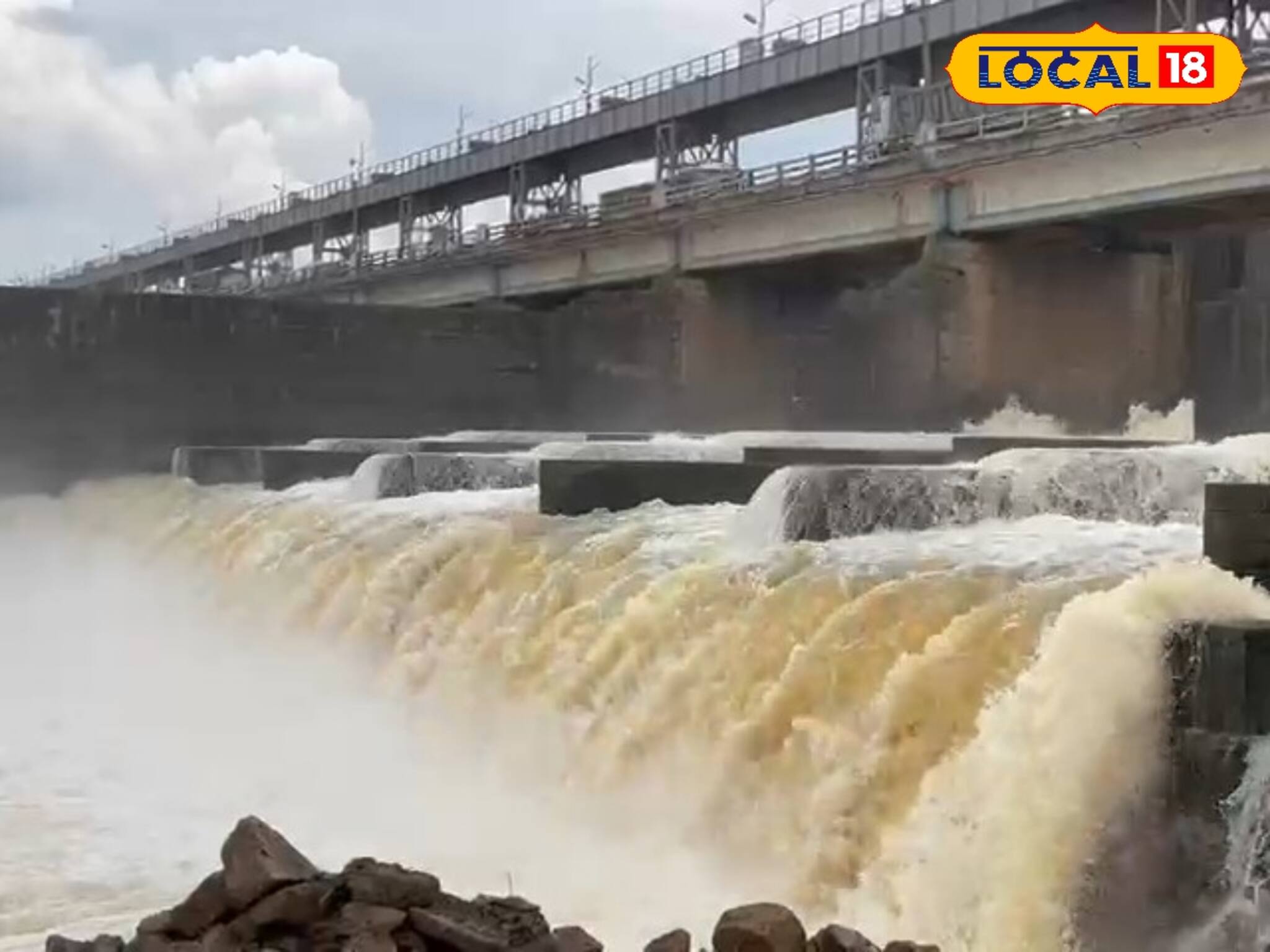 Birbhum News: ফাটলেই ভয়! উত্তর-দক্ষিণ সংযোগের বীরভূমের তিলপাড়া ব্যারাজ ভাঙনের মুখে