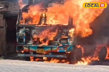 বসিরহাটে টাকি রোডে লরিতে আগুন, দাউদাউ করে জ্বলল গোটা লরি, চাঞ্চল্য এলাকায় বসিরহাটে টাকি রোডে লরিতে আগুন, দাউদাউ করে জ্বলল গোটা লরি, চাঞ্চল্য এলাকায়