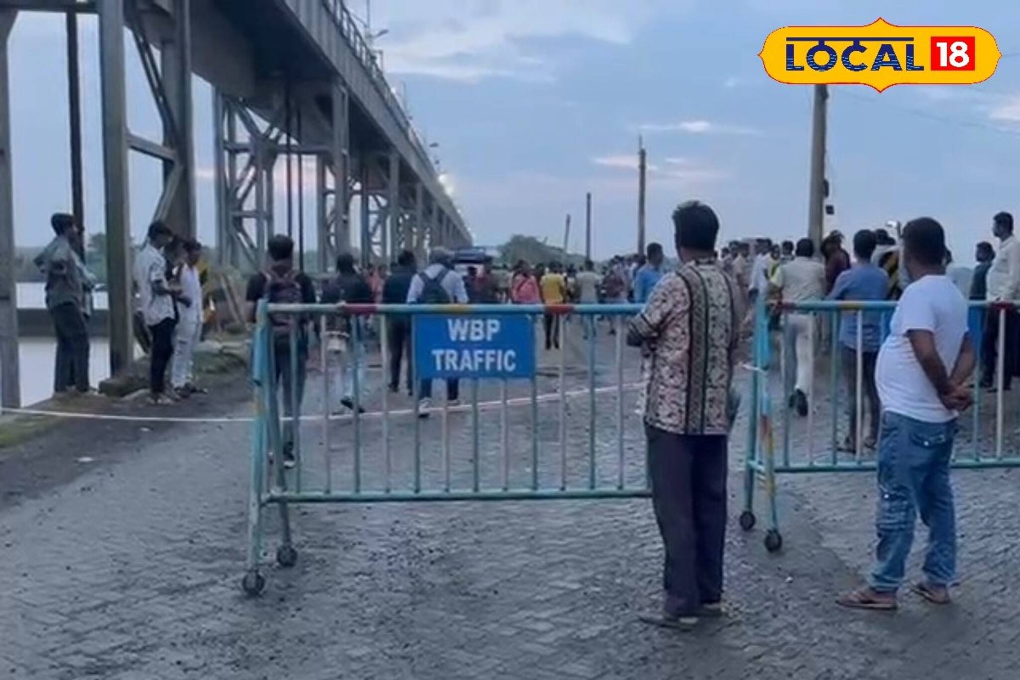 একের পর এক বিপত্তি! ব্যারাজে নতুন ফাটল, বন্ধ ভারী যান চলাচল! বীরভূমের তিলপাড়ায় হচ্ছেটা