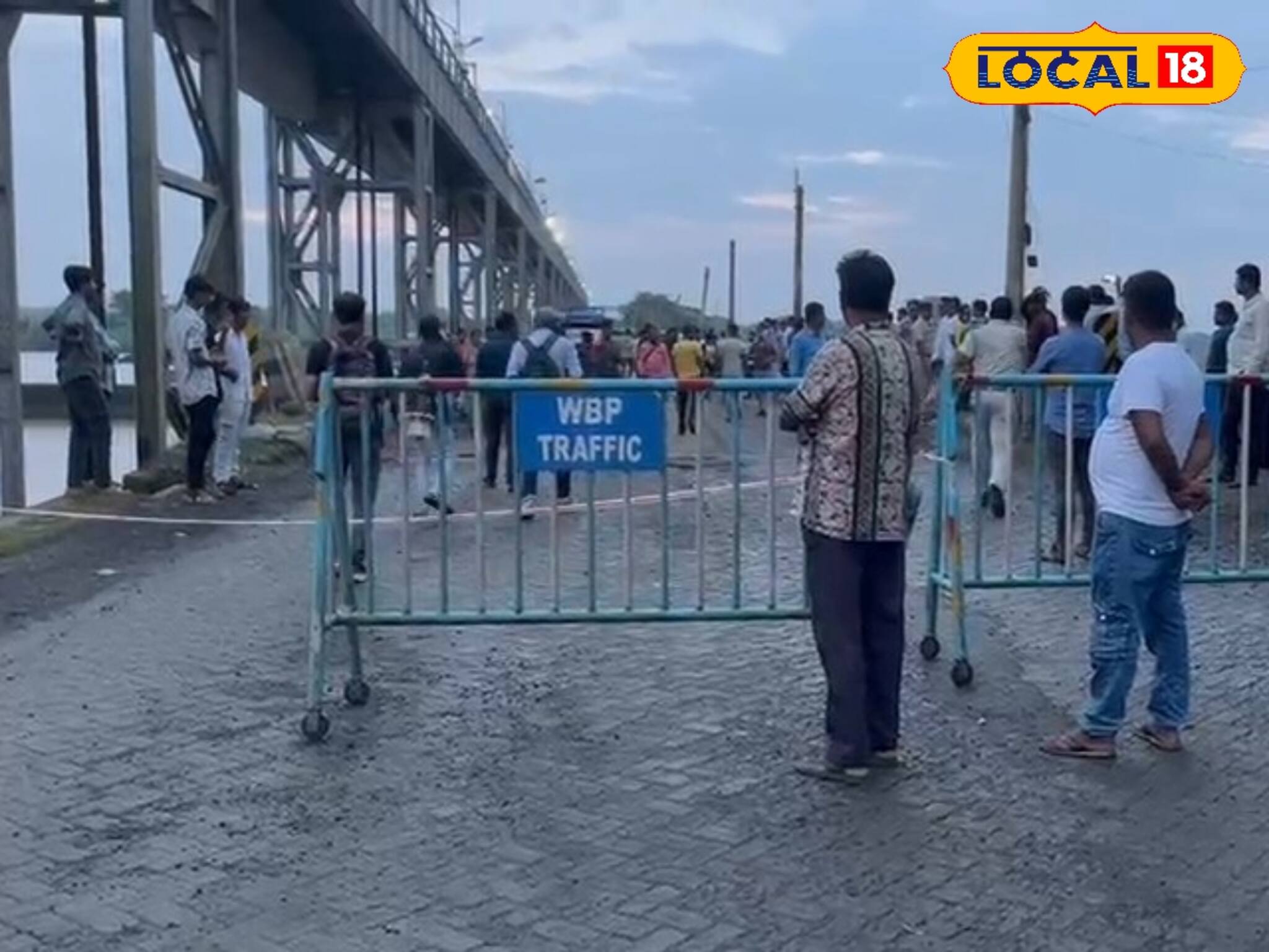 একের পর এক বিপত্তি! ব্যারাজে নতুন ফাটল, বন্ধ ভারী যান চলাচল! বীরভূমের তিলপাড়ায় হচ্ছেটা কী!