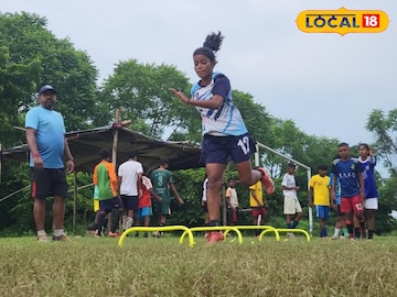Indian Woman Football Team: আসানসোলের কোচের তৈরি মহিলা ফুটবলার খেলছে জাতীয়, আন্তর্জাতিক স্তরে Indian Woman Football Team: আসানসোলের কোচের তৈরি মহিলা ফুটবলার খেলছে জাতীয়, আন্তর্জাতিক স্তরে