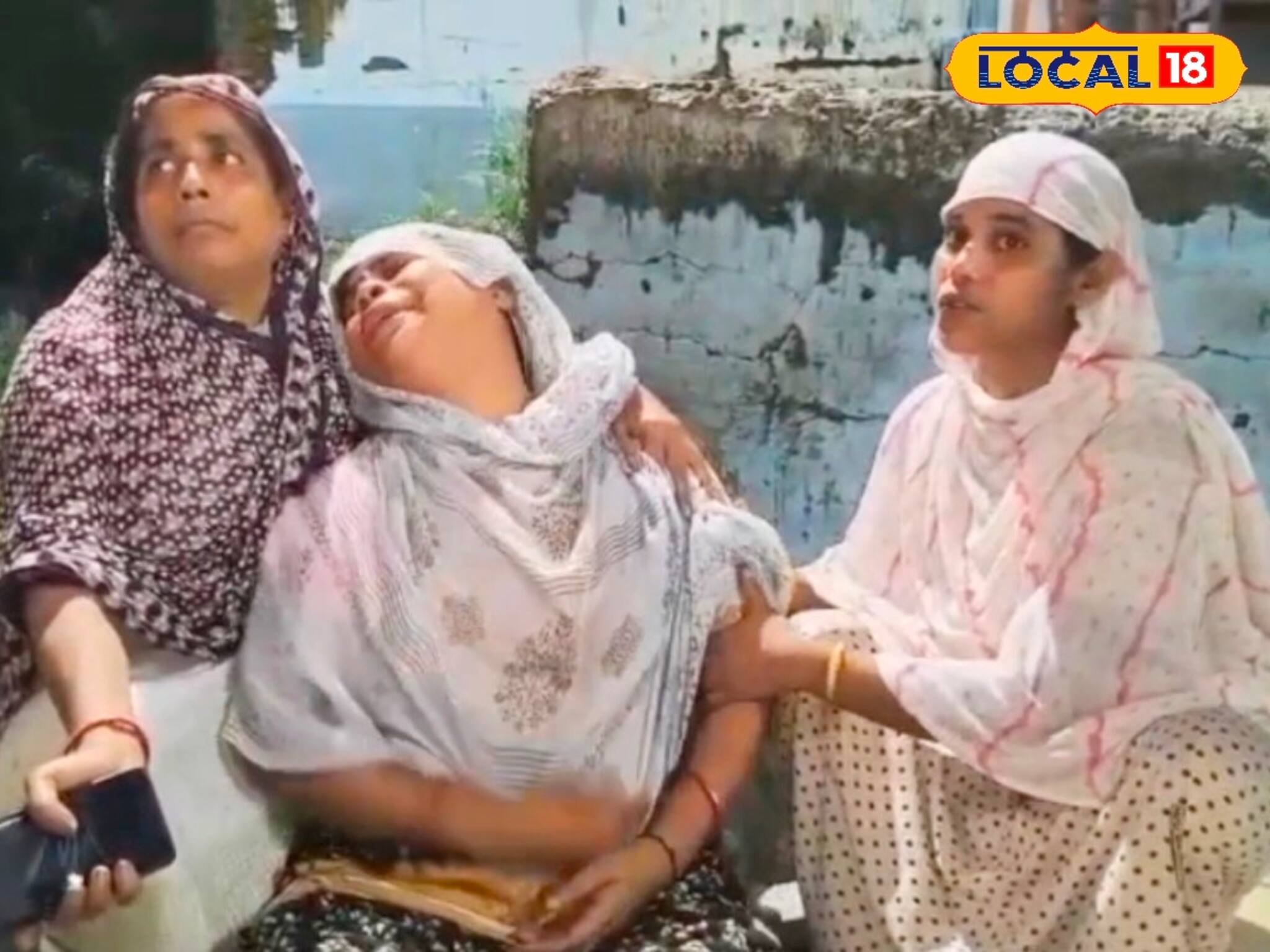 এলোপাথাড়ি কোপ, রক্তে ভাসল রাস্তা, পরকীয়ার প্রতিবাদ করাই কাল হল শ্বশুরের, তারপরই সব শেষ!