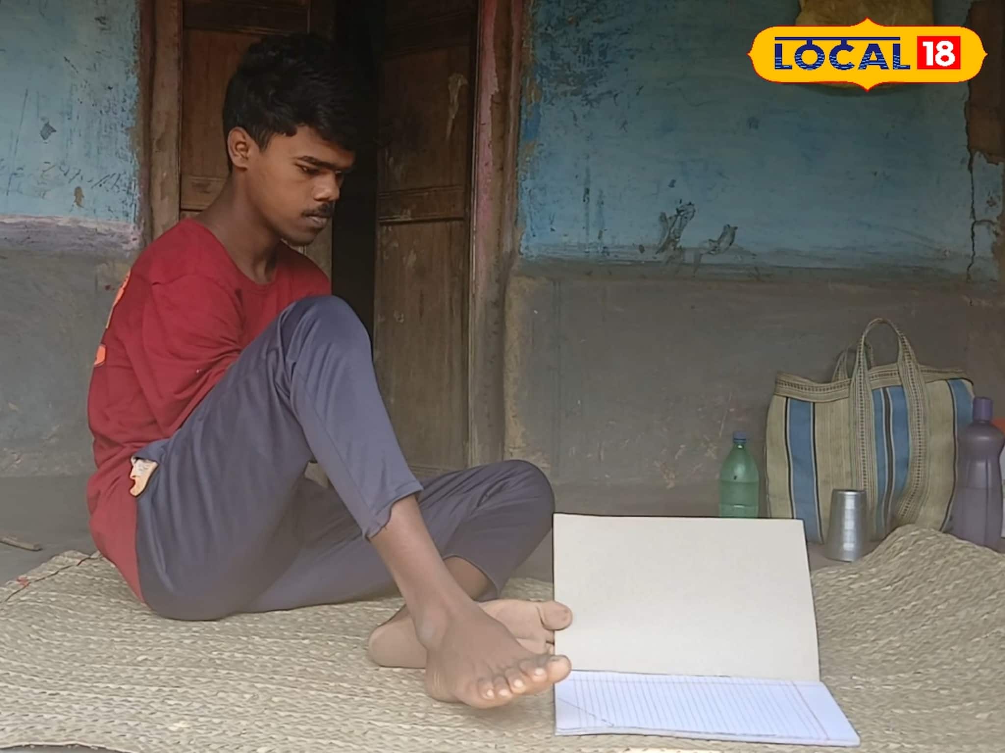 অনুপ্রেরণার অপর নাম জগন্নাথ! প্রতিবন্ধকতাকে জয় করে পা দিয়ে লিখেই কলেজে ভর্তির আবেদন