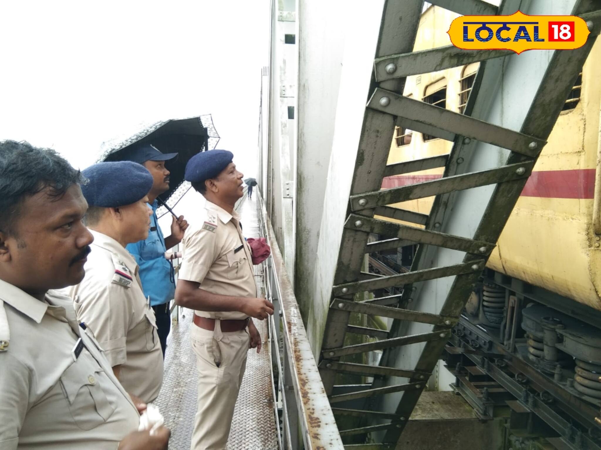 নীচে ফুঁসছে তিস্তা, তিস্তা-তোর্সার চেন টেনে আচমকা জল্পেশযাত্রীরা কী করলেন? পুলিশের জালে ৮