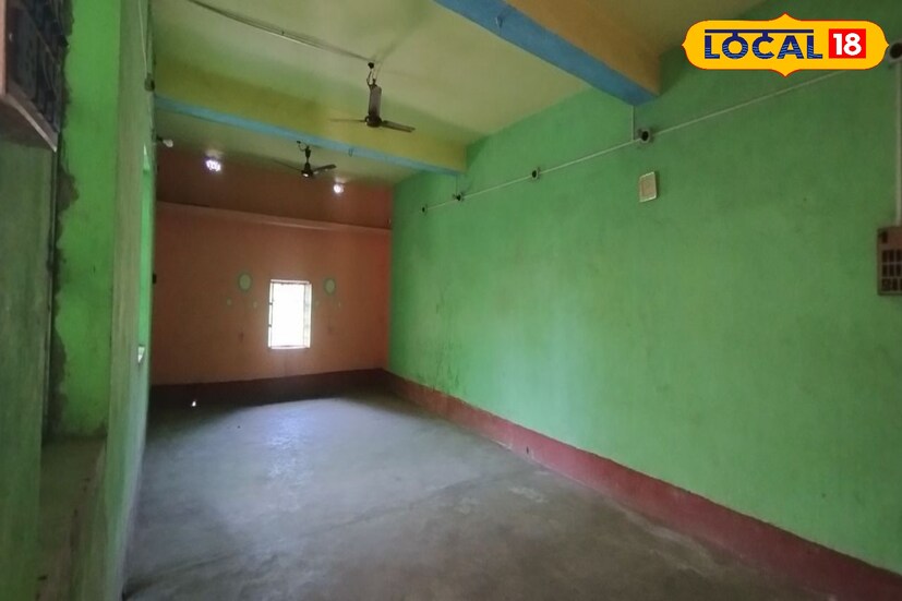 এই অঞ্চলে মোট ১৫ থেকে কুড়িটি ম্যারেজ হল আছে। মন্দিরে এক একটি লগ্নতে মোট ৫০ থেকে ৭০ টা বিয়ে সম্পন্ন হয়। তাই সেক্ষেত্রে অগ্রিম বুক করে রাখা অত্যাবশ্যক। প্রত্যেকটি ম্যারেজ হল এ ৬০ থেকে ১৫০ টি বসার জায়গা রয়েছে। 