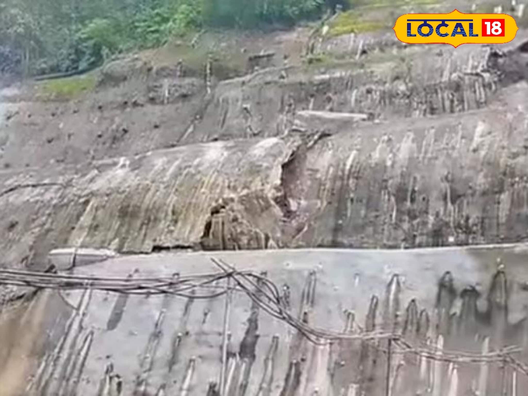 হুড়মুড়িয়ে ভেঙে পড়ল রেলের এত বড় প্রকল্প! টানা বৃষ্টিতে 'শেষ' দেশের প্রথম ভূগর্ভস্থ স্টেশন?