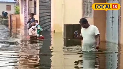 নিয়ে যাওয়া হচ্ছে দেহ 