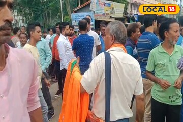রথ দেখা সঙ্গে কলা বেচা! প্রিয় নেতার সমর্থনে এসে চুটিয়ে রোজগার!