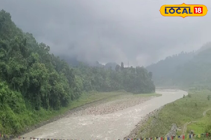 তবে শুক্রবার ভারী থেকে অতি ভারী বৃষ্টির কমলা সতর্কতা রয়েছে দার্জিলিং, জলপাইগুড়ি, কালিম্পং, আলিপুরদুয়ারে। কোচবিহার ও মালদাতে রয়েছে ভারী বৃষ্টির সম্ভাবনা। ছবি ও তথ&#x200d;্য: অনন&#x200d;্যা দে