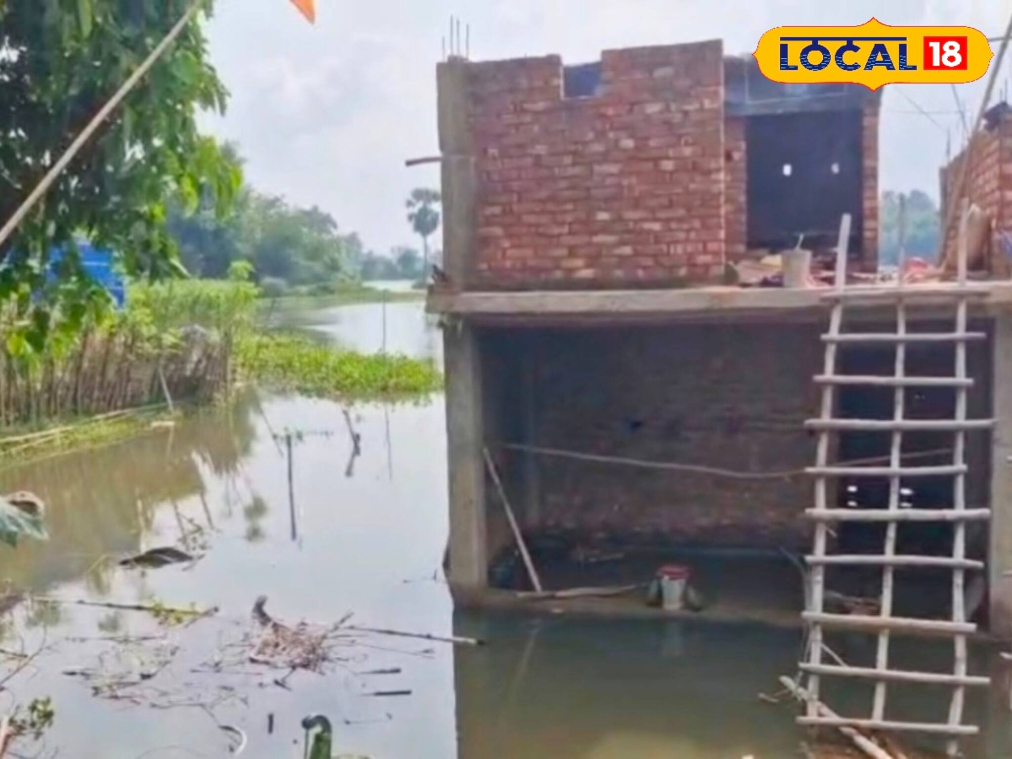 বন্যার জলে মাছ খুঁজতে গিয়ে বাড়ির সামনেই তলিয়ে মৃত্যু এক ব্যক্তির