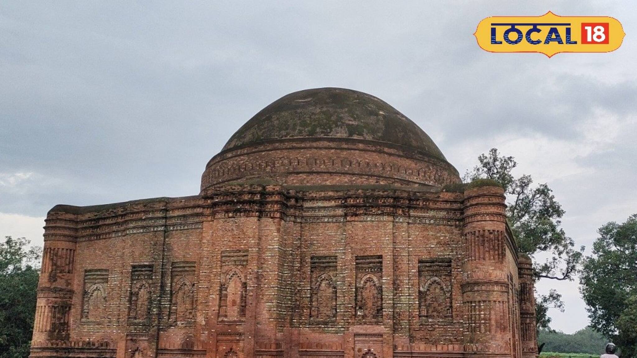 লোটন বাইজি নাকি সুতা লাটানো! গৌড়ের এই ঐতিহাসিক মসজিদের নামের আসল রহস্য কী?