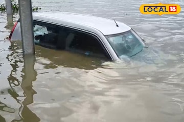 মুহূর্তে বড় অঘটন! বড় মা দর্শনে গিয়ে জোয়ারের জলে তলিয়ে গেল গাড়ি, তারপর যা হল... মুহূর্তে বড় অঘটন! বড় মা দর্শনে গিয়ে জোয়ারের জলে তলিয়ে গেল গাড়ি, তারপর যা হল...