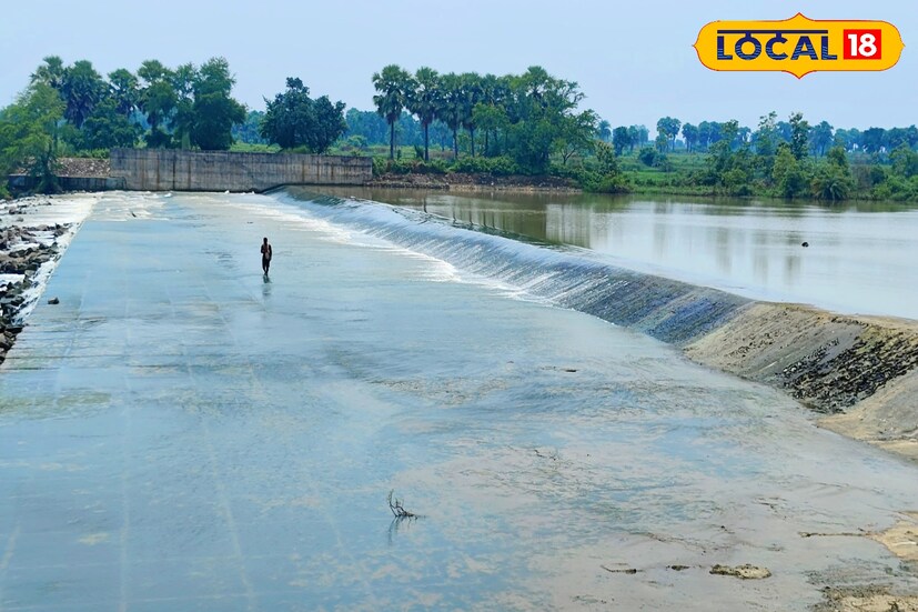 *জলাধারে এসে কোথায় থাকবেন ভাবছেন ?সামনেই রয়েছে রবীন্দ্র উদ্যান যেখানে আপনি এক হাজার থেকে দেড় হাজারের মধ্যে এসি এবং নন এসি রুম পেয়ে যাবেন। এছাড়াও সামনে রয়েছে পাহাড়পুর ইকো-ট্যুরিজম রিসর্ট সেখানেও থাকা খাওয়ার সুব্যবস্থা।