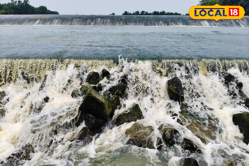 *কাপিষ্ঠা জলাধার কীভাবে আসবেন ভাবছেন? পুরুলিয়া শহর থেকে মাত্র ৩৬ কিলোমিটার দূরেই রয়েছে এই অফবিট লোকেশন। অন্যদিকে আদ্রা রেল স্টেশন থেকে কাশীপুর আসার পর মাত্র পাঁচ কিলোমিটার দূরত্বেই খুব সহজে পৌঁছে যাবেন এই লোকেশনে।