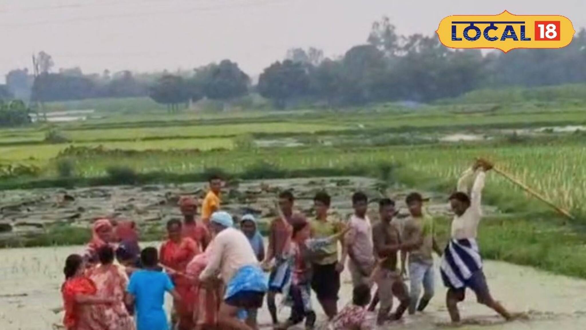 পুরনো মালিকের কাকার গাজোয়ারি, নতুন কেনা জমিতে চাষে বাধা! ধুন্ধুমার মালদহে, দেখুন ভিডিও