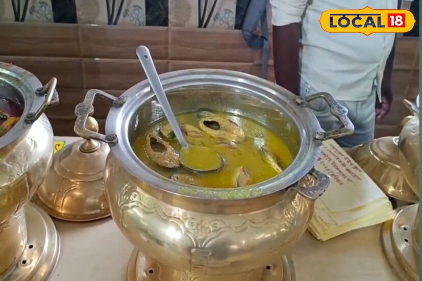 ইলিশ মাছের নাম শুনলে জিভে জল আসে না এমন বাঙালি আছেন কি সর্ষে ইলিশ, ভাপা, ইলিশ পাতুরি, দই ইলিশ, ইলিশের টক, ভাজা, ইলিশের ডিম আর কত কী যে বাঙালি ইলিশ দিয়ে রাঁধতে পারে তার তালিকা শেষ হবে না। 