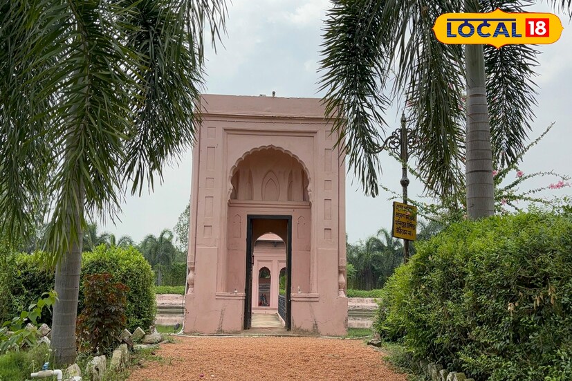 *কলকাতা, বাঁকুড়া-সহ বিভিন্ন জায়গা থেকে বহু মানুষ এখানে ঘুরতে আসেন। কেয়ারটেকার সুমন মেটে জানান, 