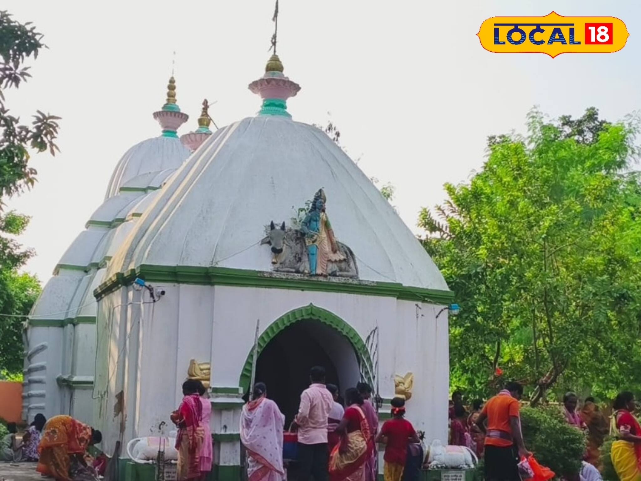 এই একটি মাসেই হয় 'মিরাকেল'! দূর-দূরান্ত থেকে ছুটে আসছেন ভক্তরা, কী আছে এই মন্দিরে?