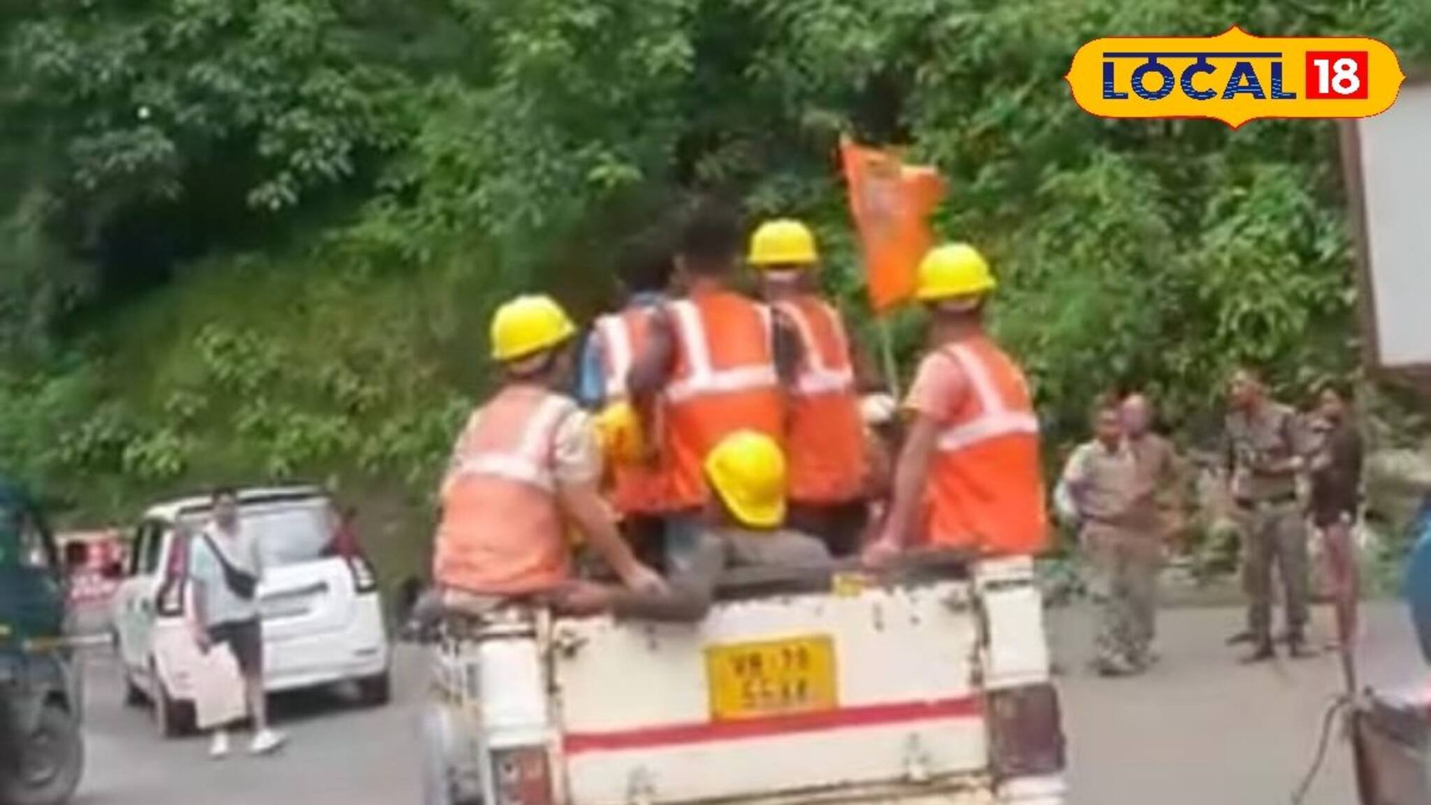 নির্মীয়মাণ সেতু ভেঙে গুরুত্বপূর্ণ রাস্তায় বন্ধ যান চলাচল, ভোগান্তি ভ্রমণকারীদের