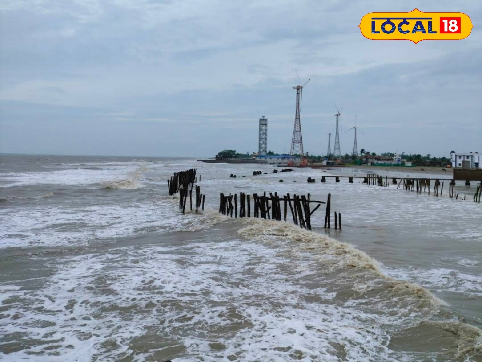 উপকূলে আছড়ে পড়ছে বড় বড় ঢেউ, নদী ও সমুদ্রে বাড়তে পারে জলস্ফীতি! জারি হল  সতর্কতা!